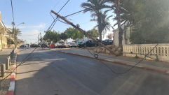 يافا: سقوط عمود كهرباء في شارع كيدم دون وقوع اصابات